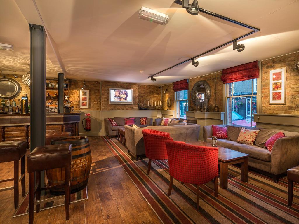 The Admiral Rodney Hotel, Horncastle, Lincolnshire Горнкасл Екстер'єр фото