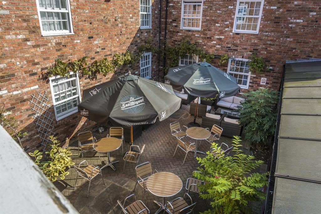 The Admiral Rodney Hotel, Horncastle, Lincolnshire Горнкасл Екстер'єр фото