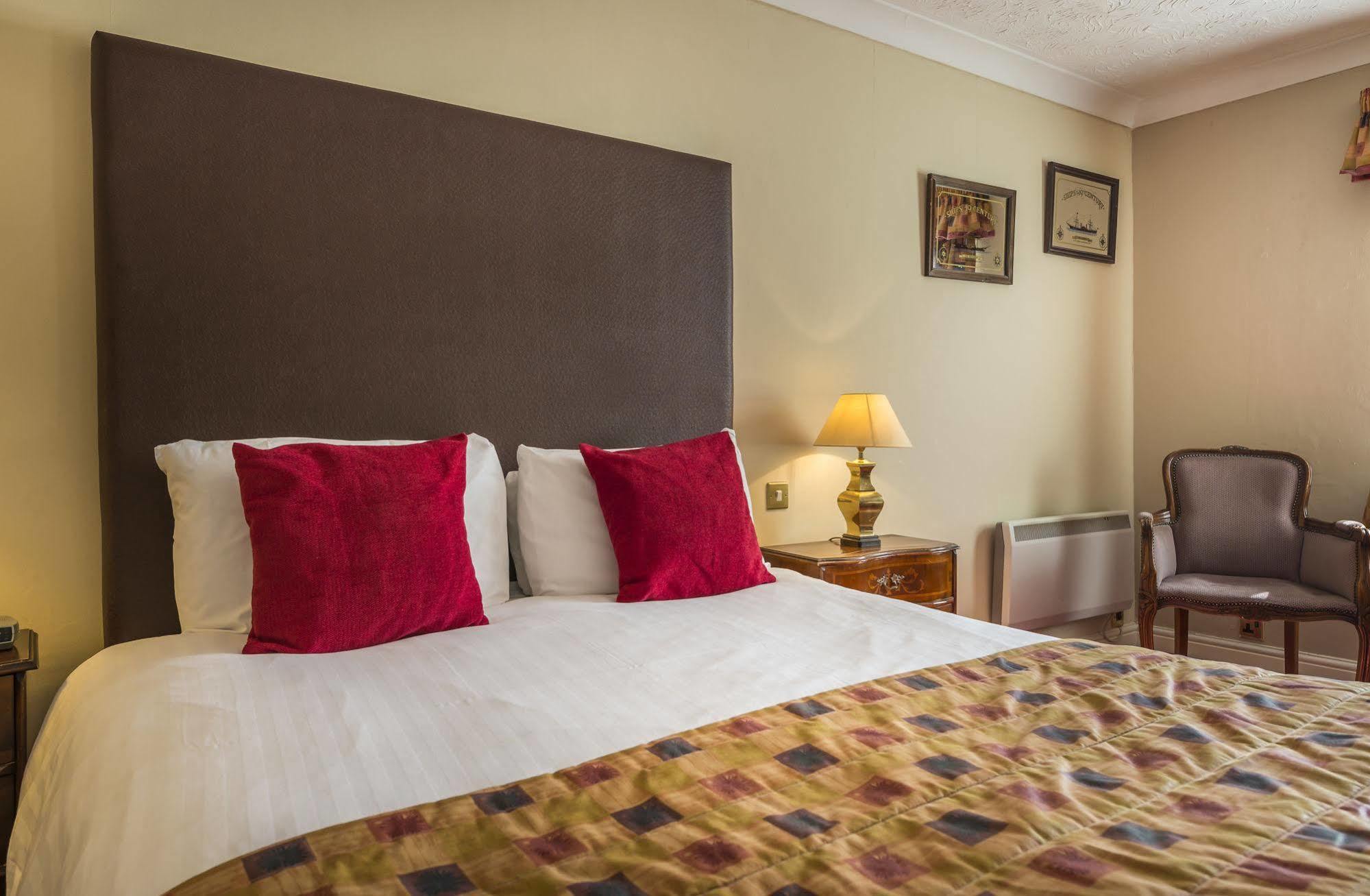 The Admiral Rodney Hotel, Horncastle, Lincolnshire Горнкасл Екстер'єр фото